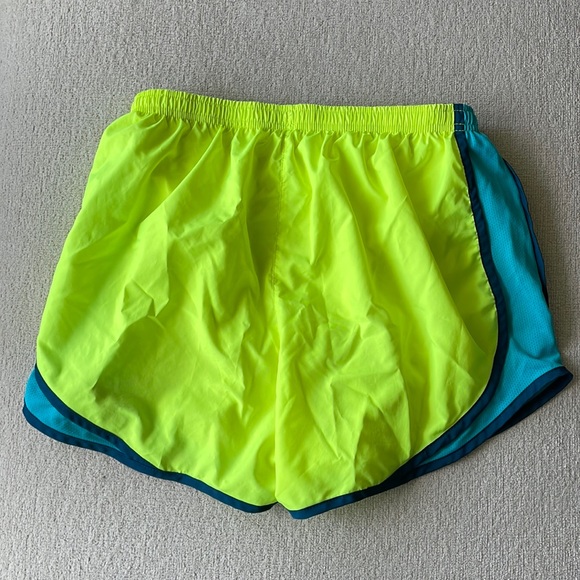 Medium EUC Nike Tempo Short - Picture 2 of 3